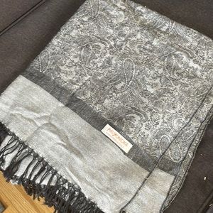 Gorgeous 100% pashmina black and silver scarf